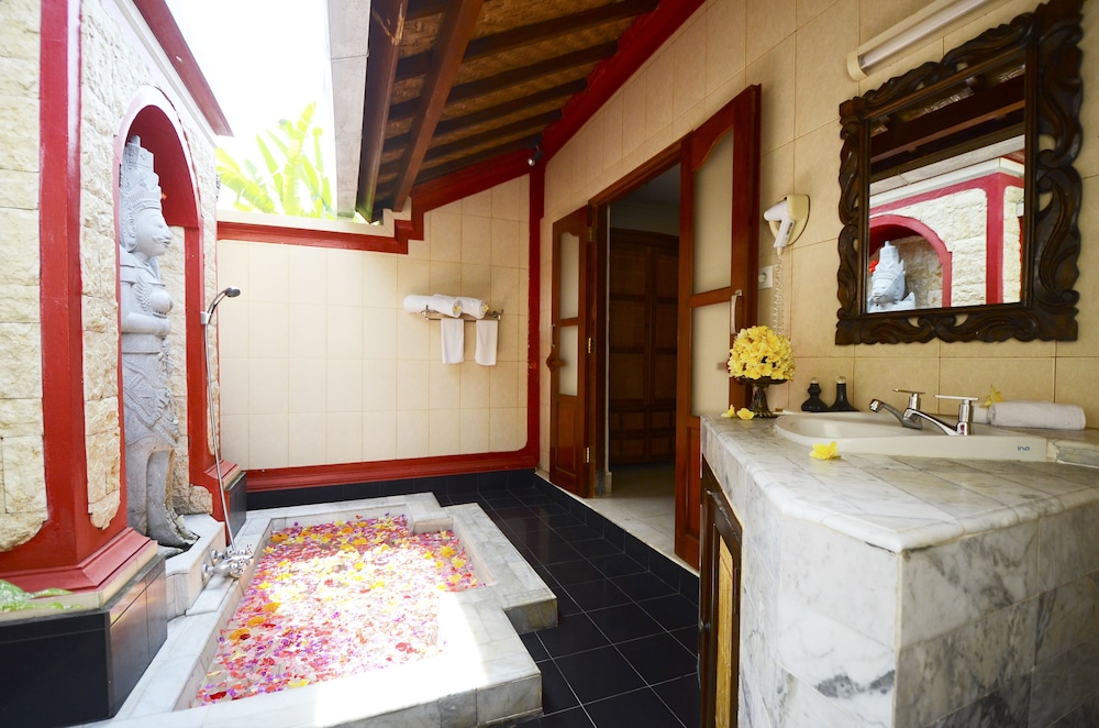 Tirta Ayu Hotel Restaurant 50/50