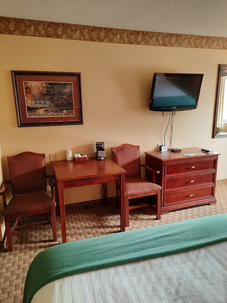 Horse Creek Inn - McCook 18/36