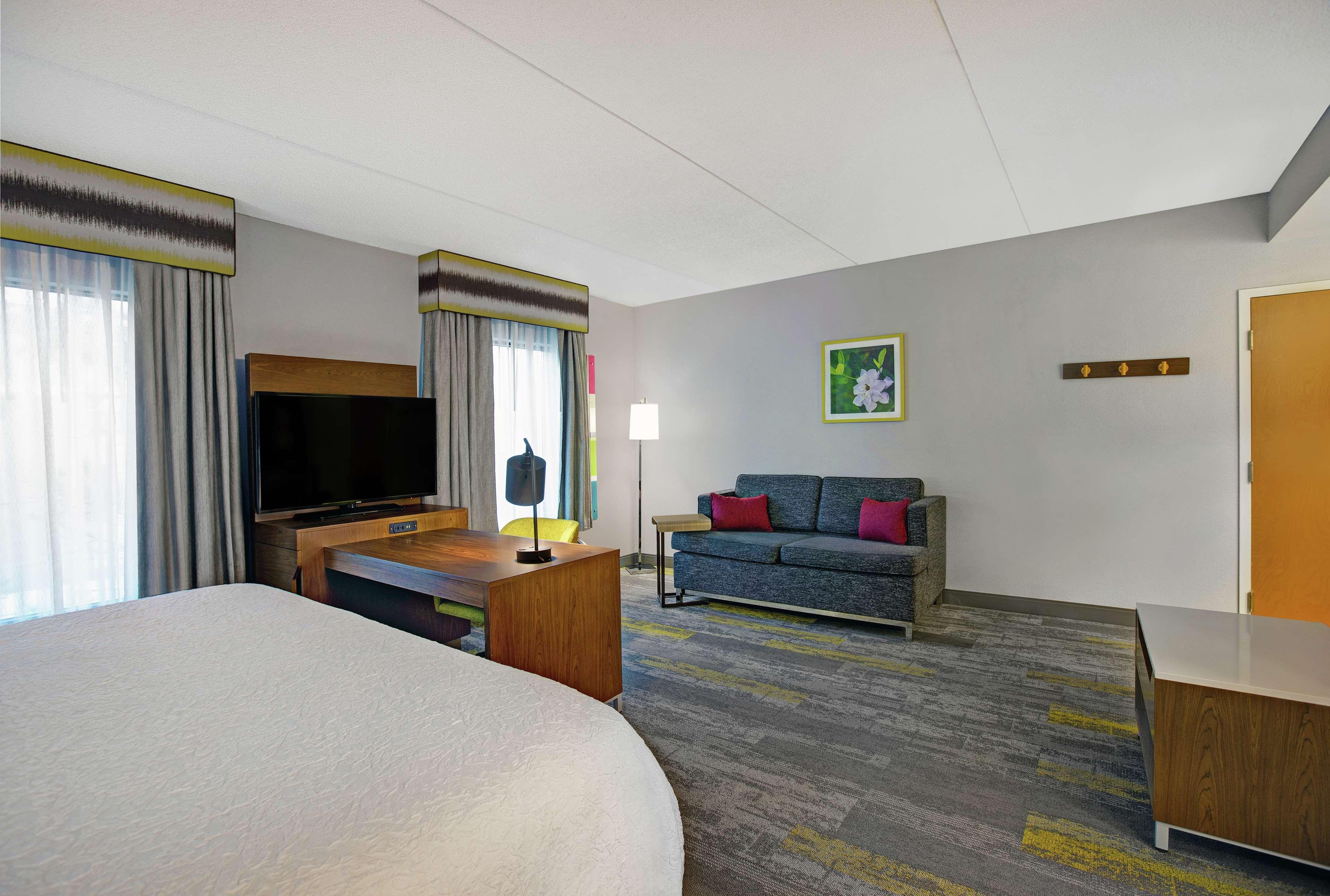 STUDIO, SUITE, KING BED, SOFA