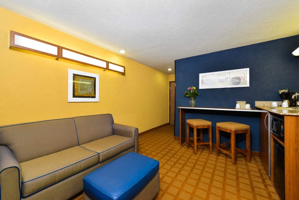 Microtel Inn & Suites by Wyndham New Braunfels 28/38