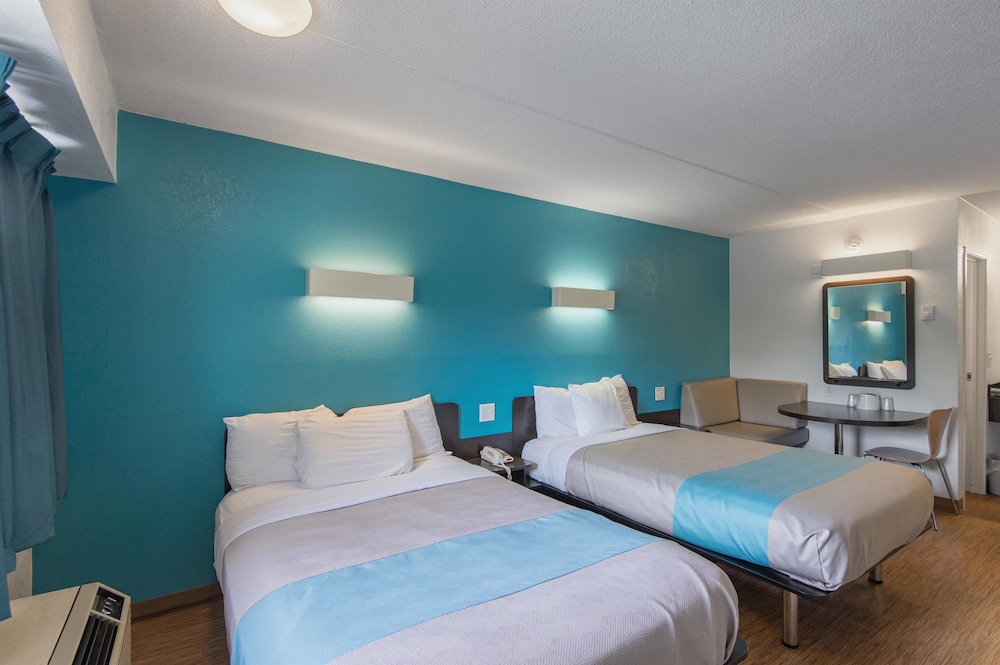 Motel6 Overland Park, KS 9/25