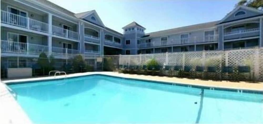 Hyannis Travel Inn 27/45