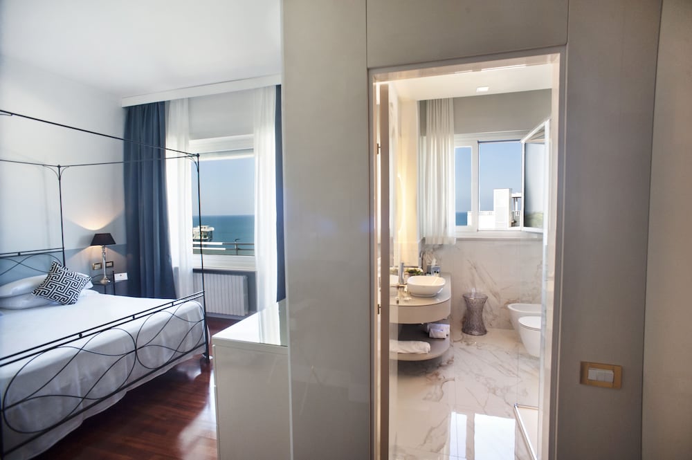 GRAND HOTEL PASSETTO 46/70