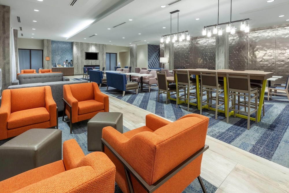 La Quinta Inn & Suites by Wyndham Middletown-Goshen 26/36