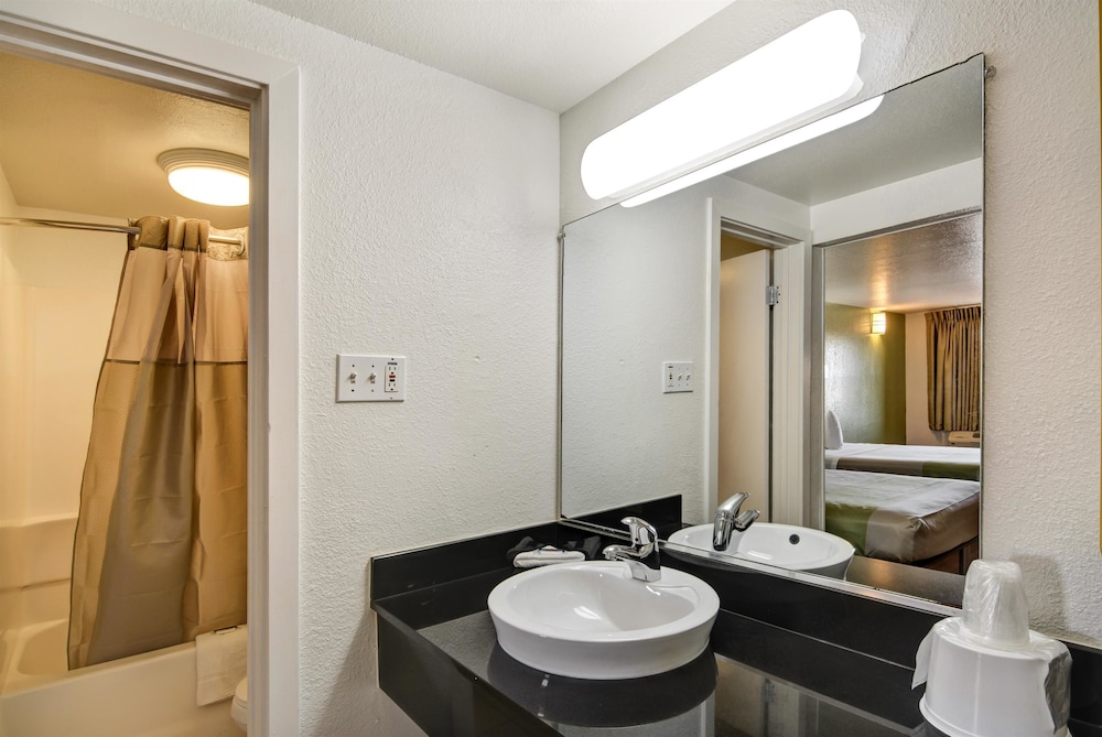 Motel6 Dallas, TX - Forest Lane 36/41
