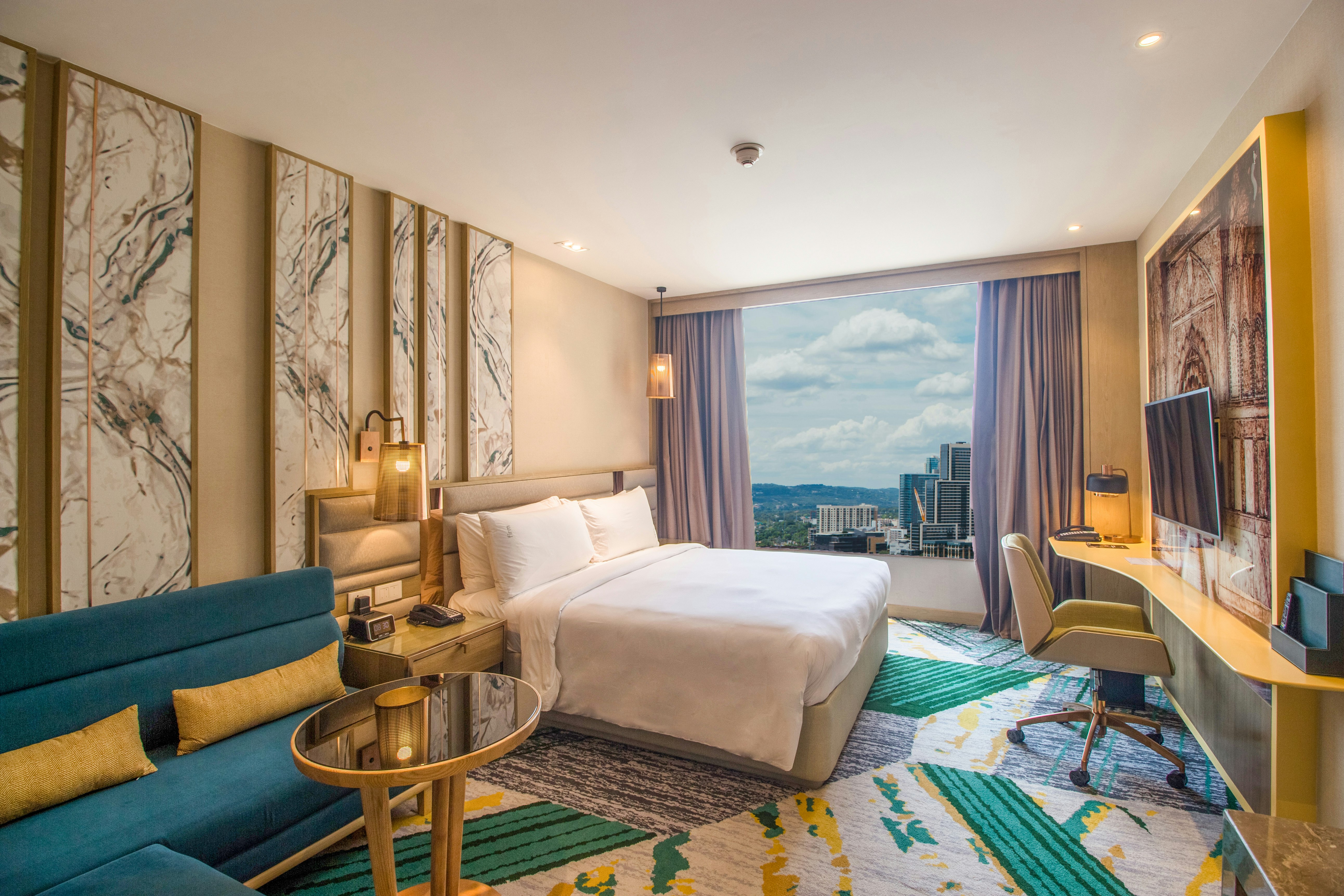 Premium, King Bed, Street View