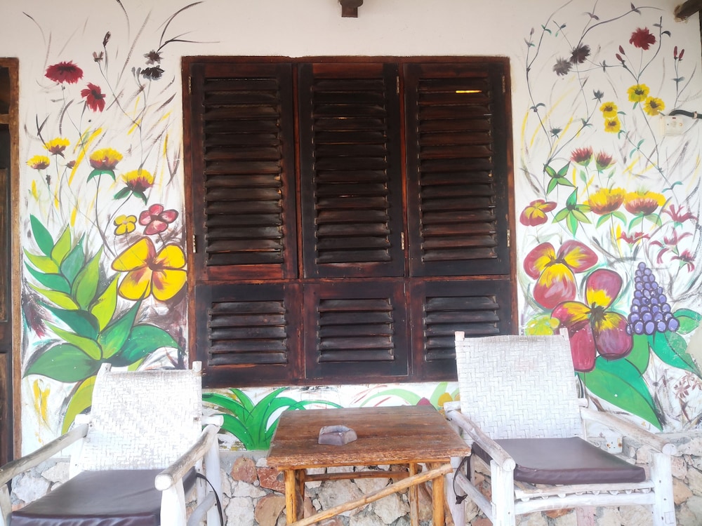 Mambo Ocean Resort 5/50
