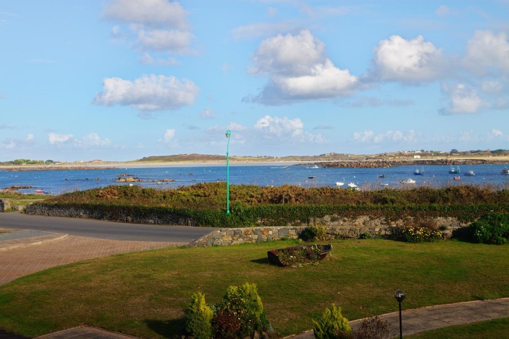 Peninsula Hotel Guernsey 29/37