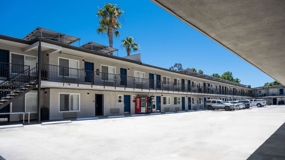 Motel6 Anaheim, CA - Convention Center in ANAHEIM - CA