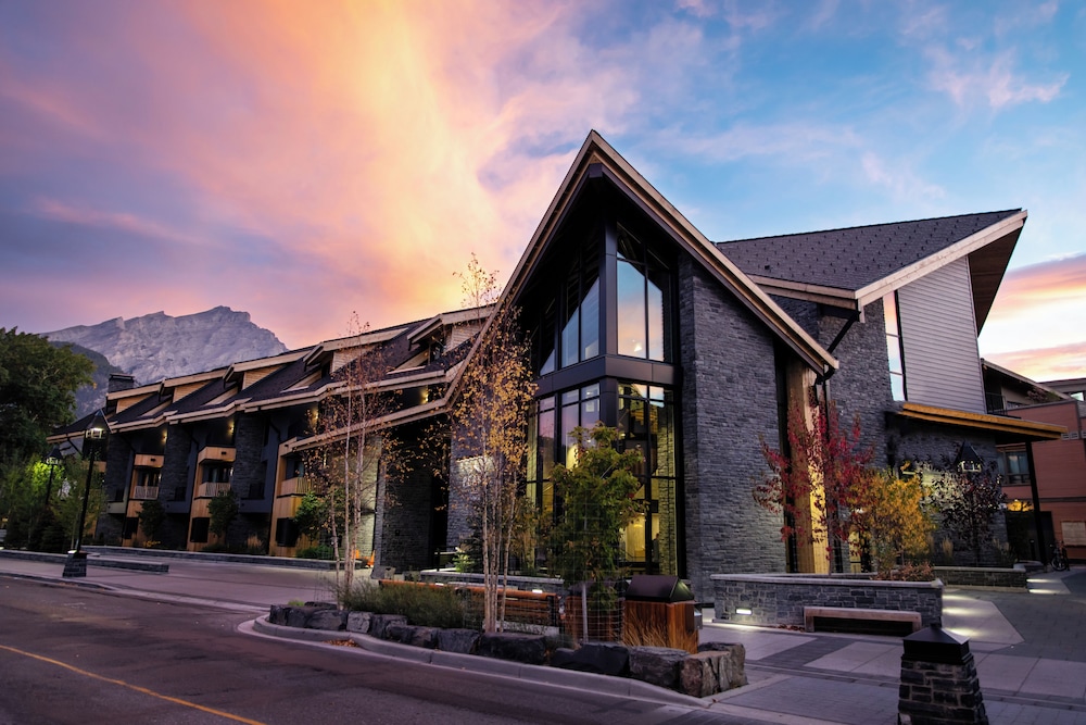 Peaks Hotel & Suites 4/50