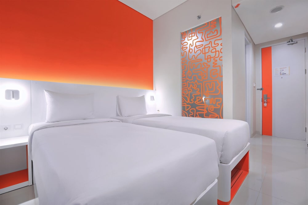Starlet Hotel BSD City 8/25