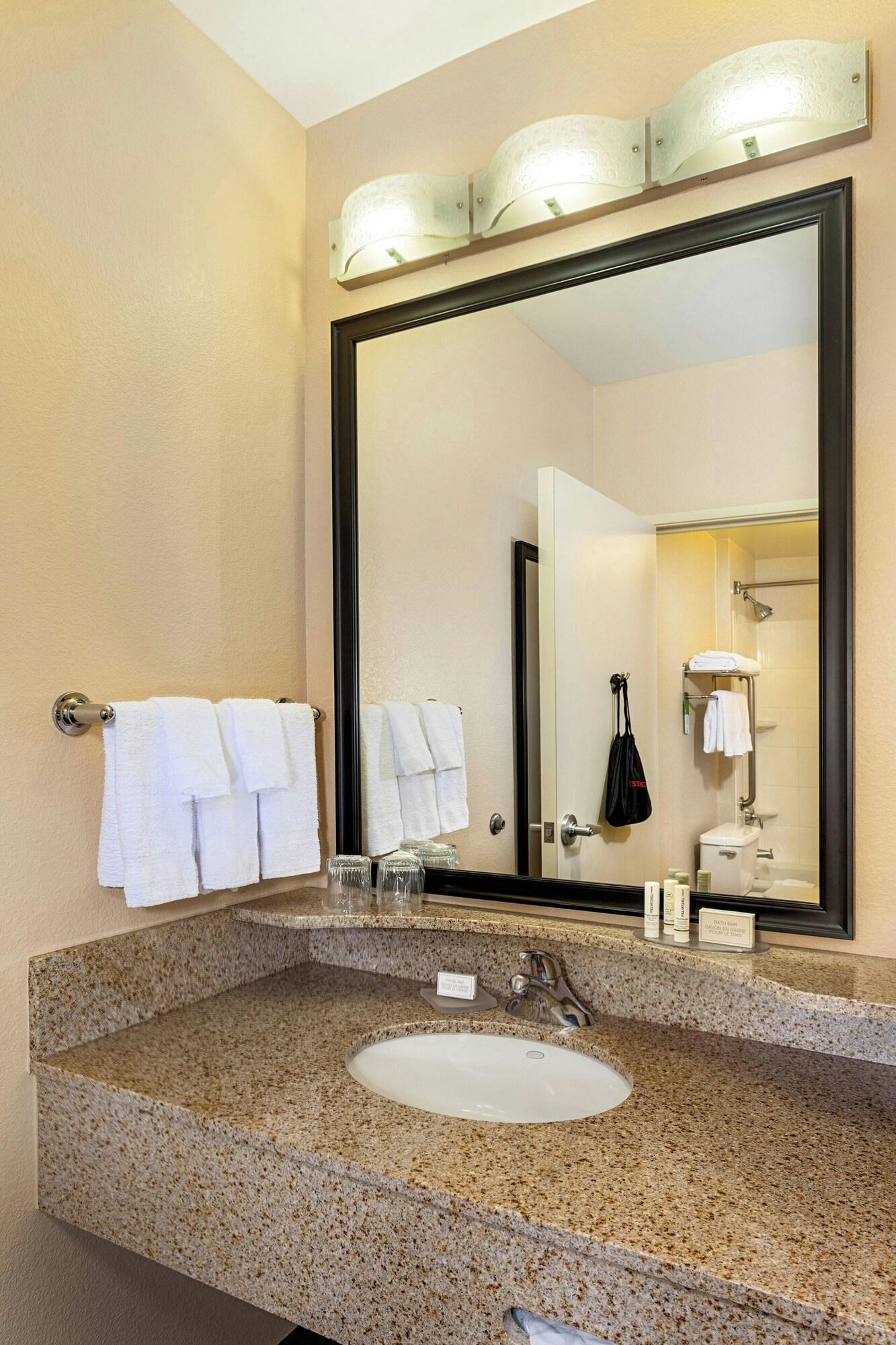 Studio, Multiple Beds, Bathtub, Accessible