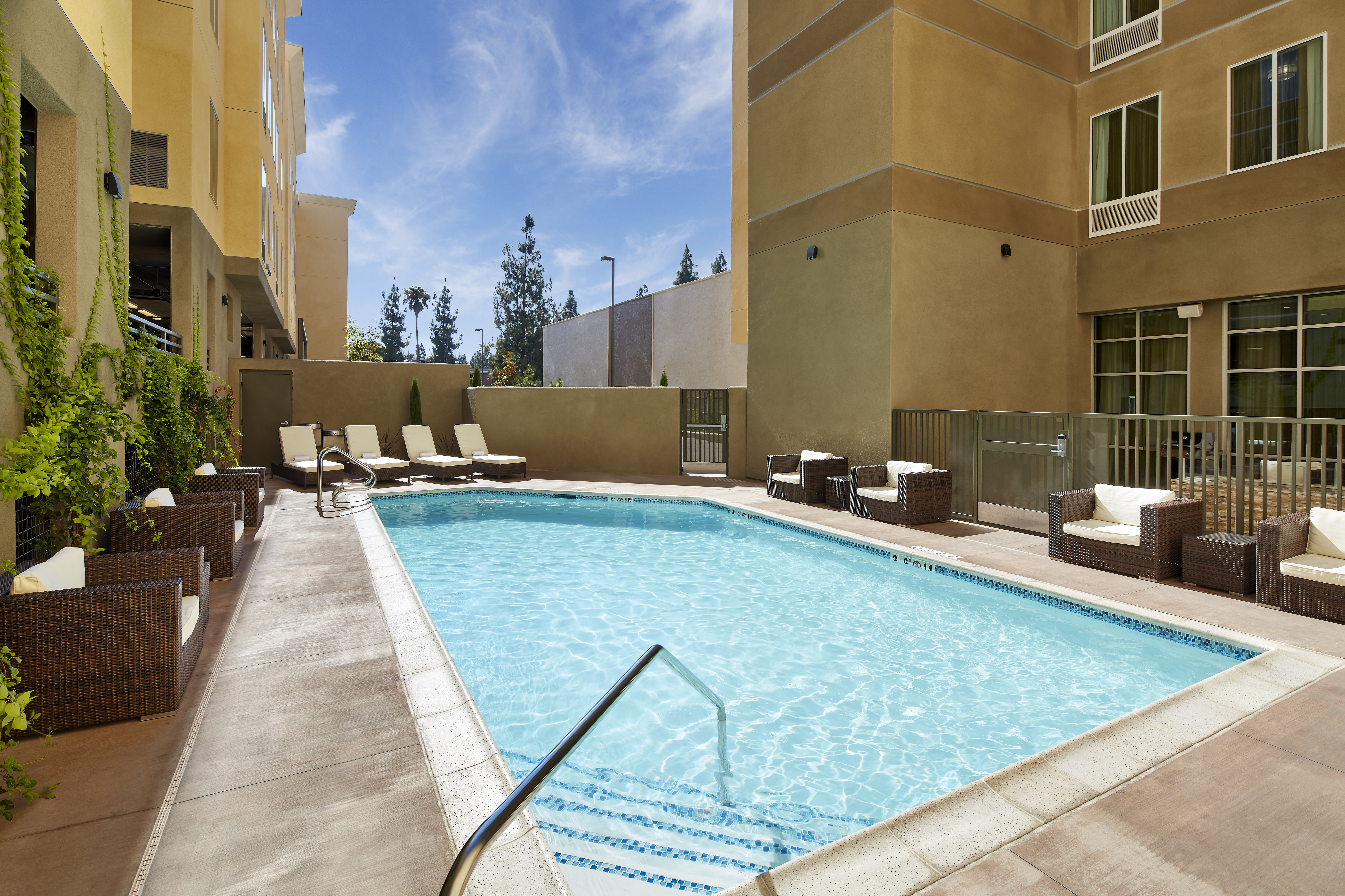 STAYBRIDGE SUITES ANAHEIM AT THE PARK 30/30