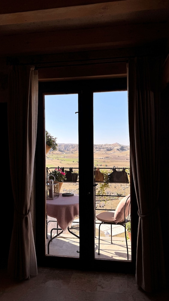 Azure Cave Suites 45/50
