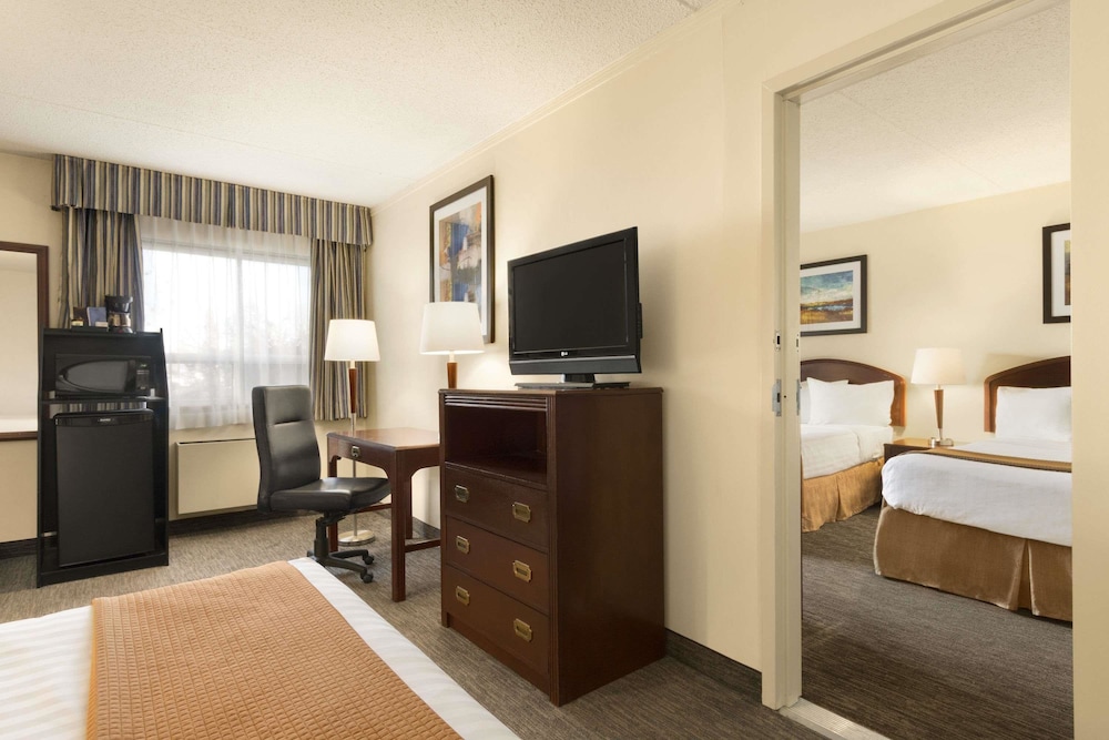 Travelodge by Wyndham Edmonton South 14/40