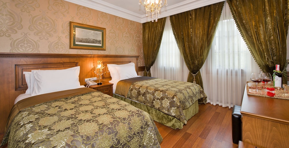 1 BEDROOM, SUPERIOR