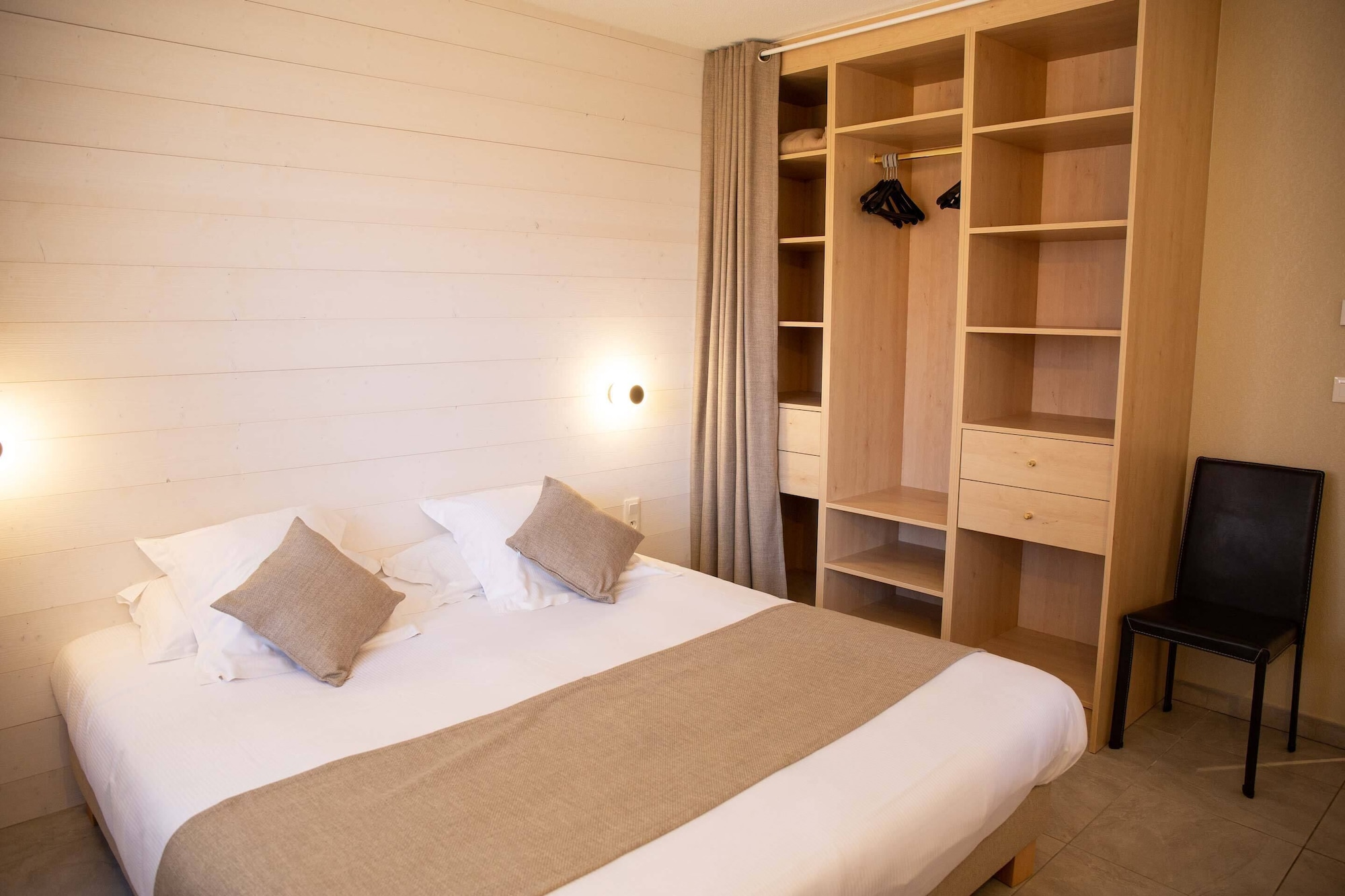 2 BEDROOMS, APARTMENT