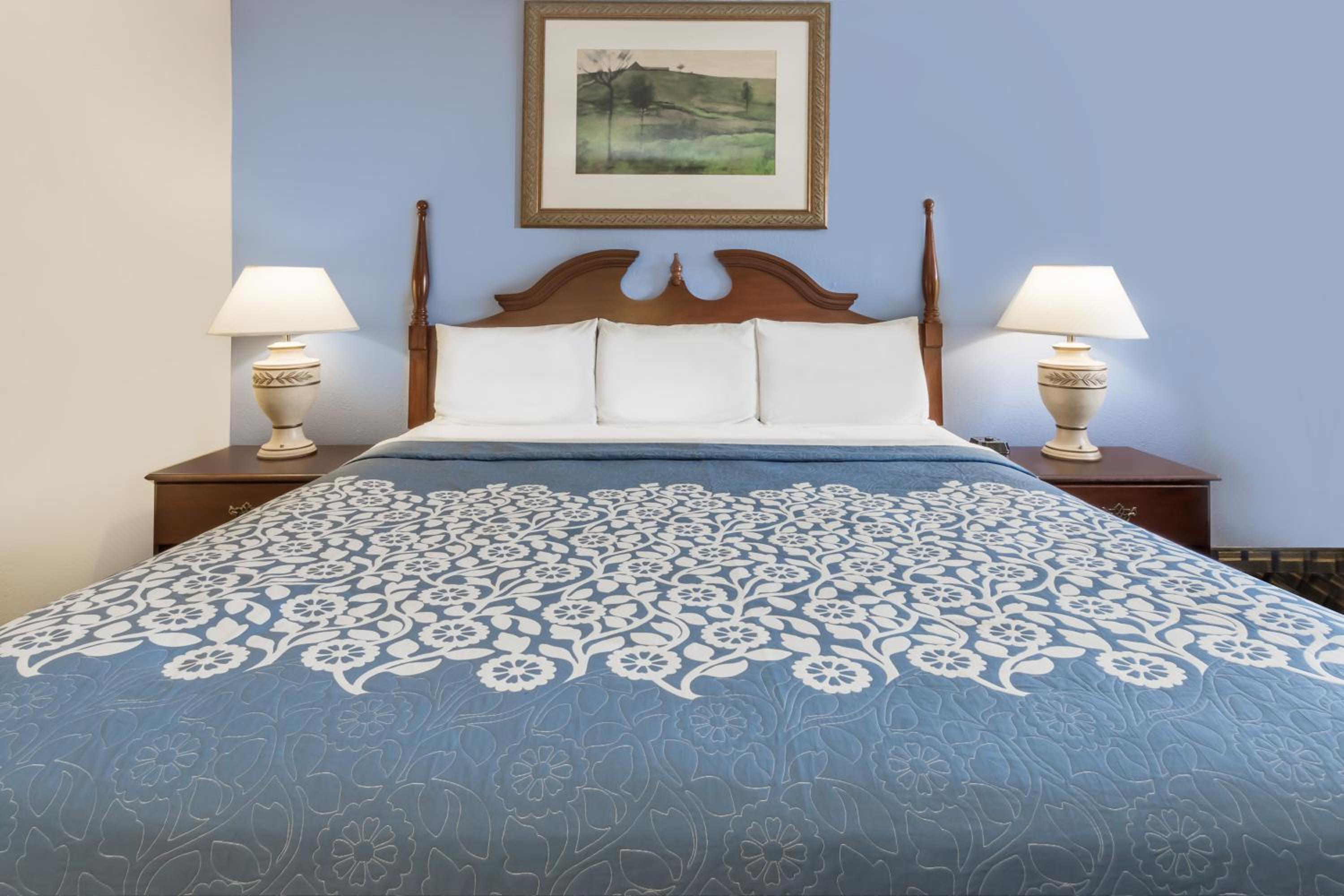 Days Inn by Wyndham Plymouth 12/25