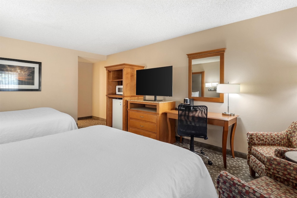 غرفة قياسية بسريرين كوين في الطابق الأرضي، Best Western Plus Oak Harbor Hotel & Conference Center 5/10