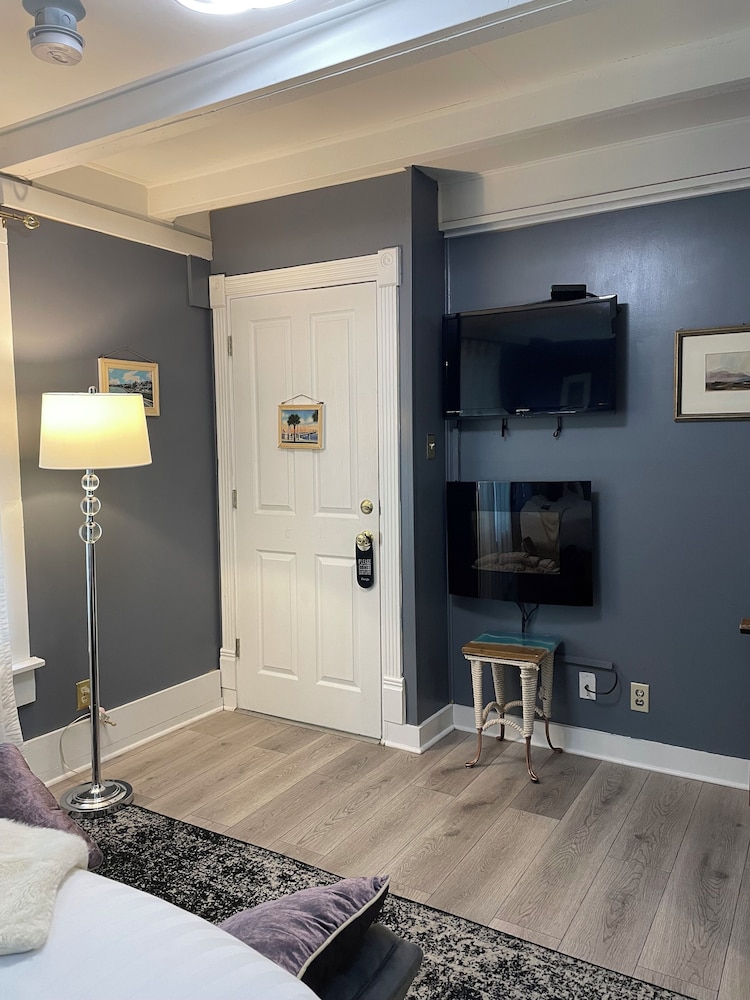 Peace and Plenty Inn B&B 64/71