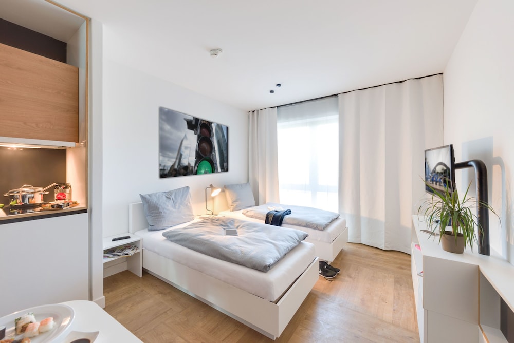 STUDIO, TWIN BEDS