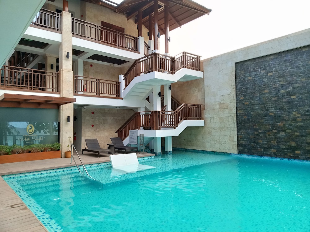 Mandarin White Sand Boracay 40/50