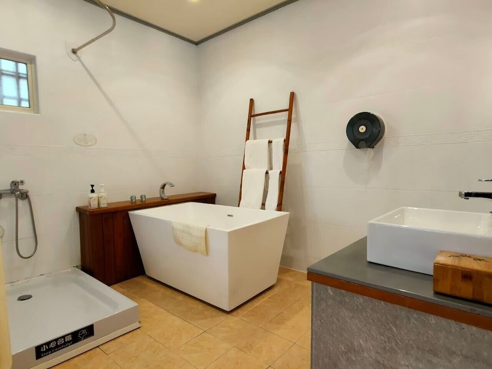 Ting Tau Garden Resort 48/50