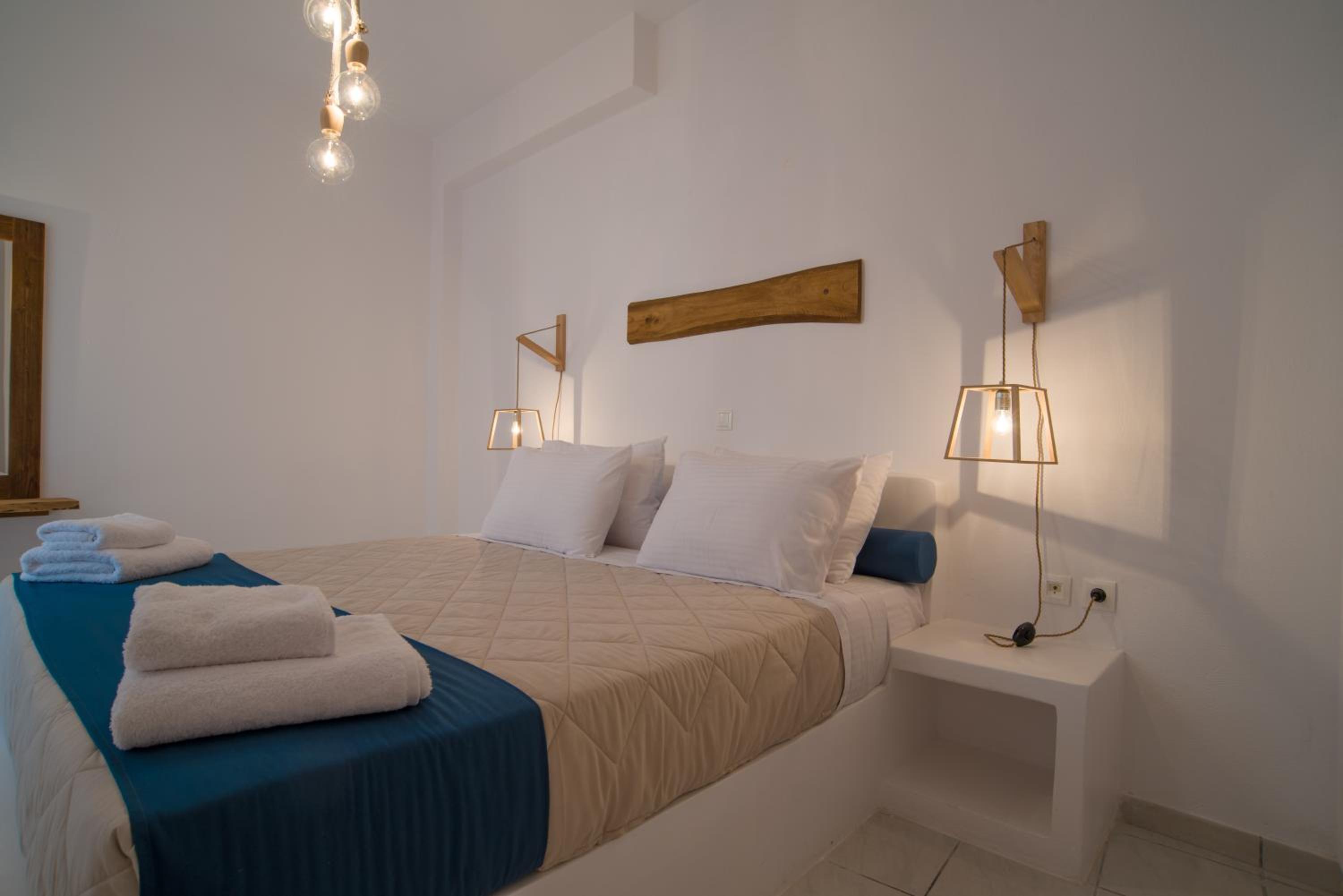 1 Bedroom, Suite, Garden View, Santorini Crystal Blue 2/5