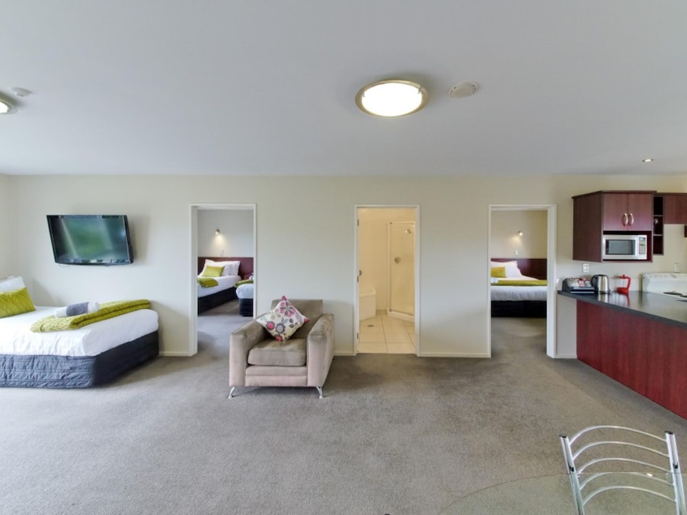 Avenue Motor Lodge 11/35