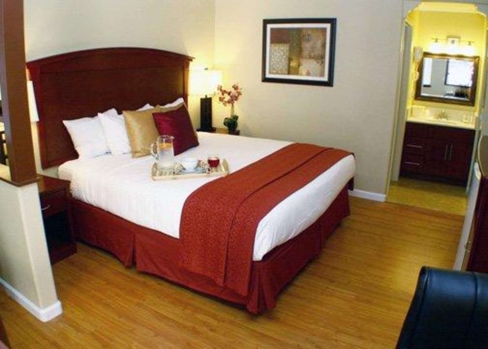 Quality Inn Suites Santa Cruz Mountains 6/14