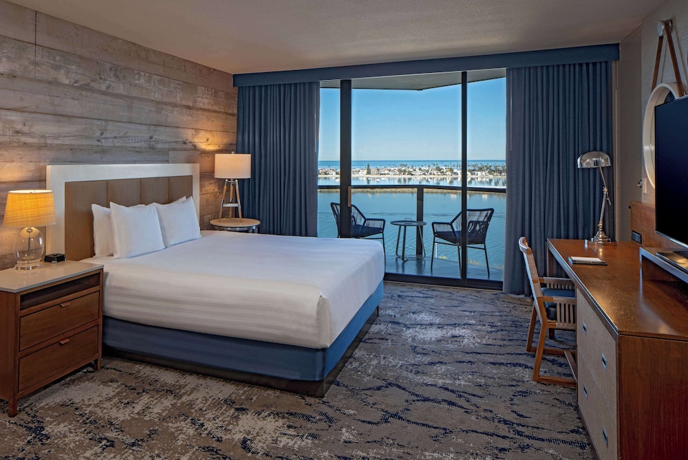 ROOM, KING BED, OCEAN VIEW