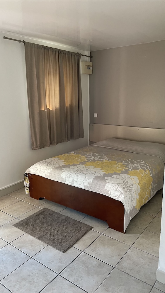 Airport Hotel 12/42