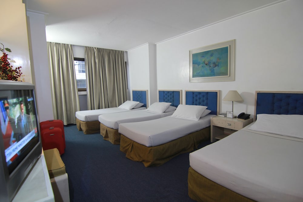 Hotel Supreme 18/35
