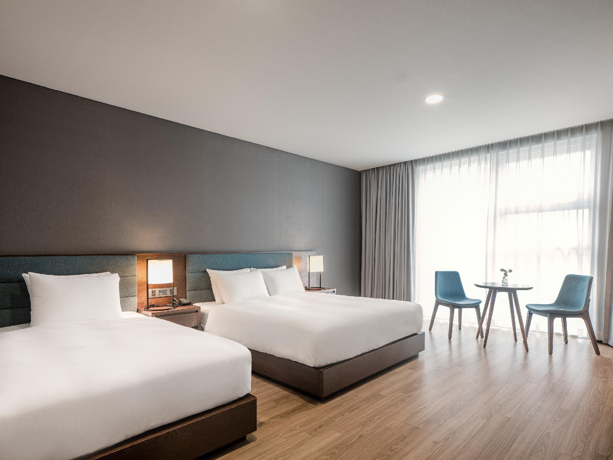 غرفة ديلوكس بسرير كينج وسرير فردي، Hotel Tops 10 2/3