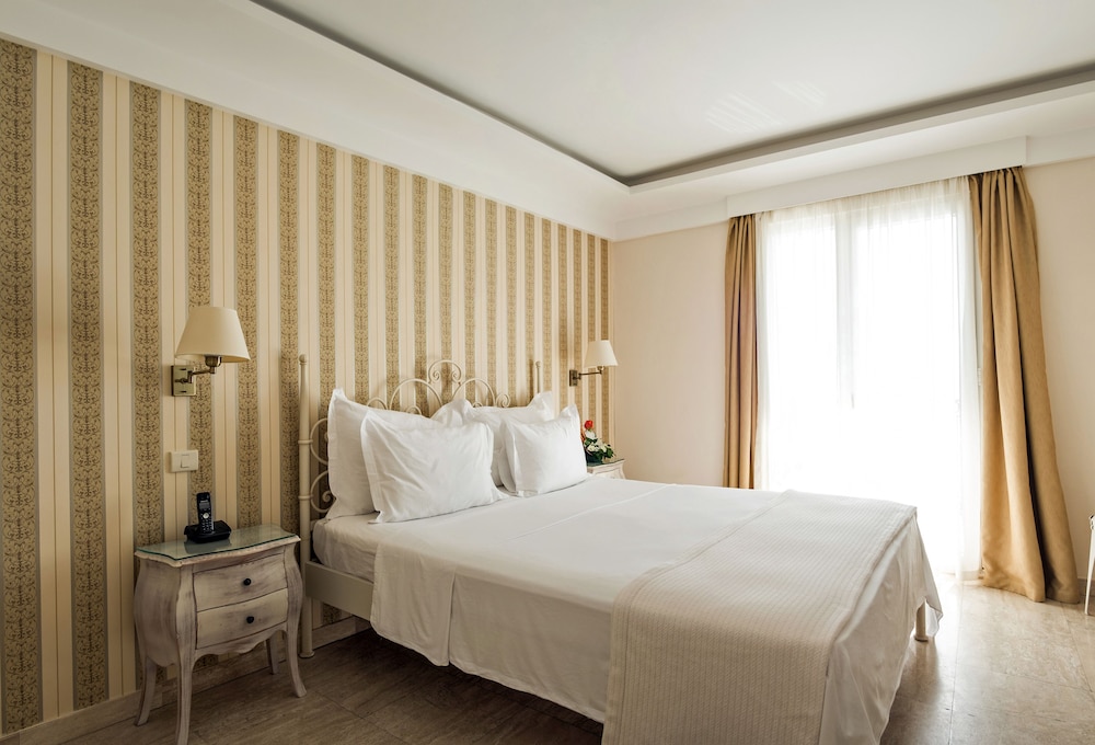 Hotel Azimut 8/50