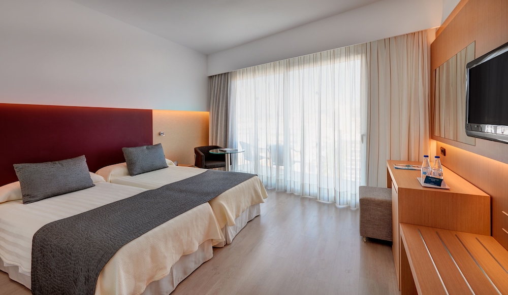 ROOM, DOUBLE BED, PARTIAL SEA VIEW, BALCONY