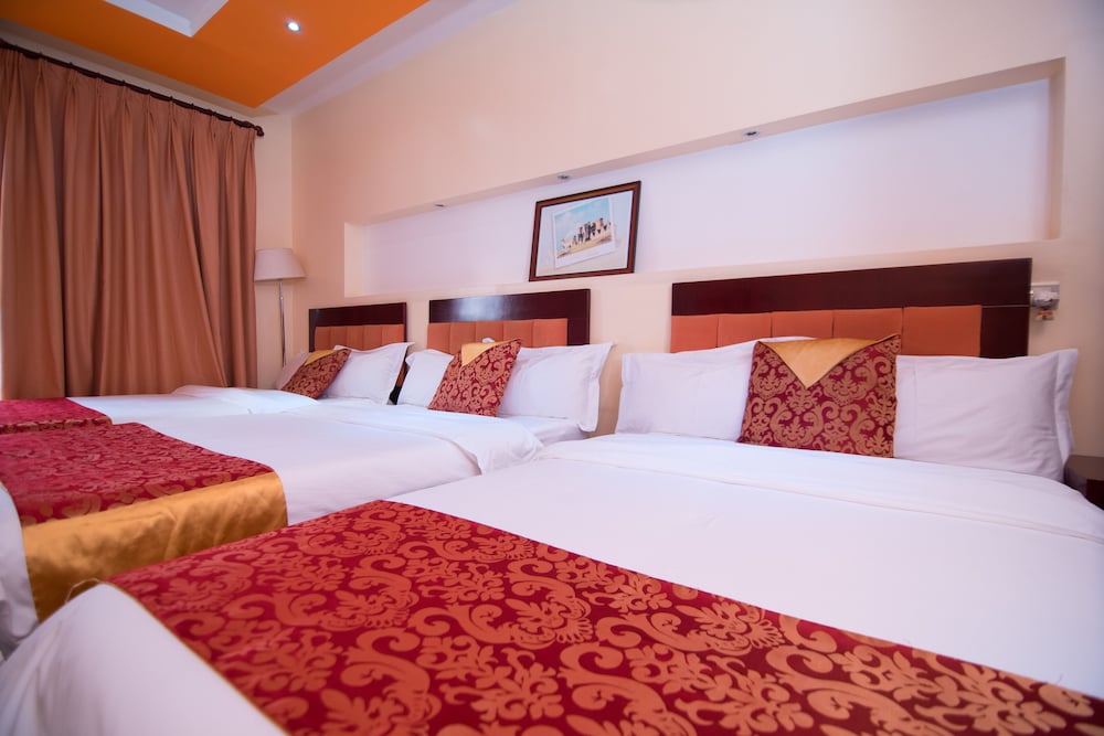 Falcon Heights Hotel 17/60