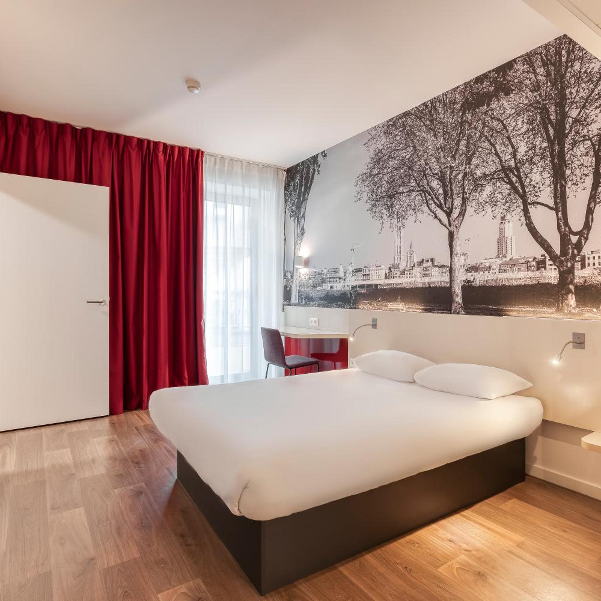 Room, Double Bed, Accessible