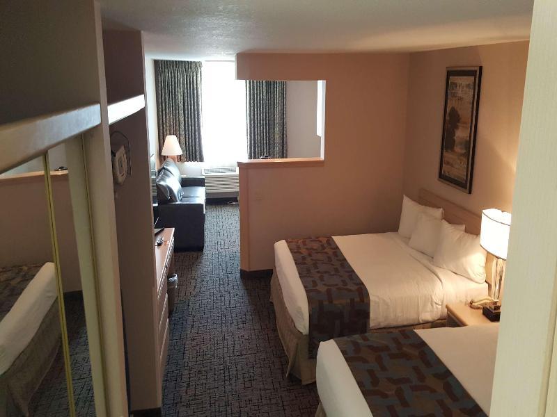 Mini, Suite, 2 Queen Beds