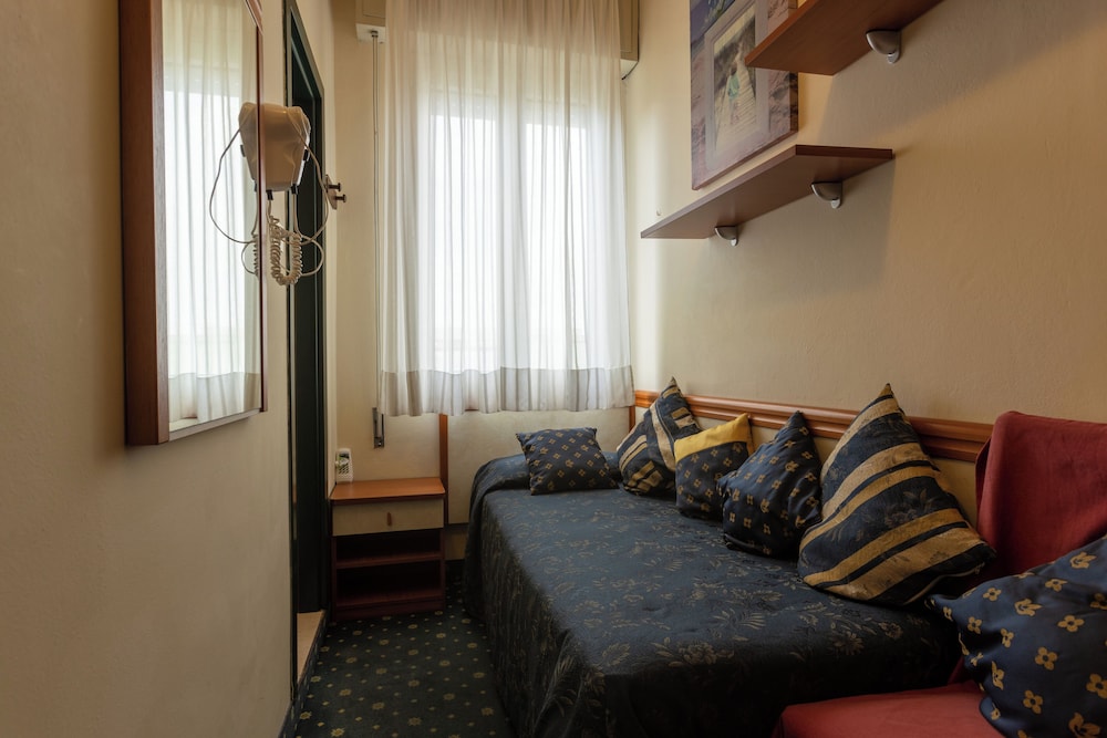 Hotel River 40/60