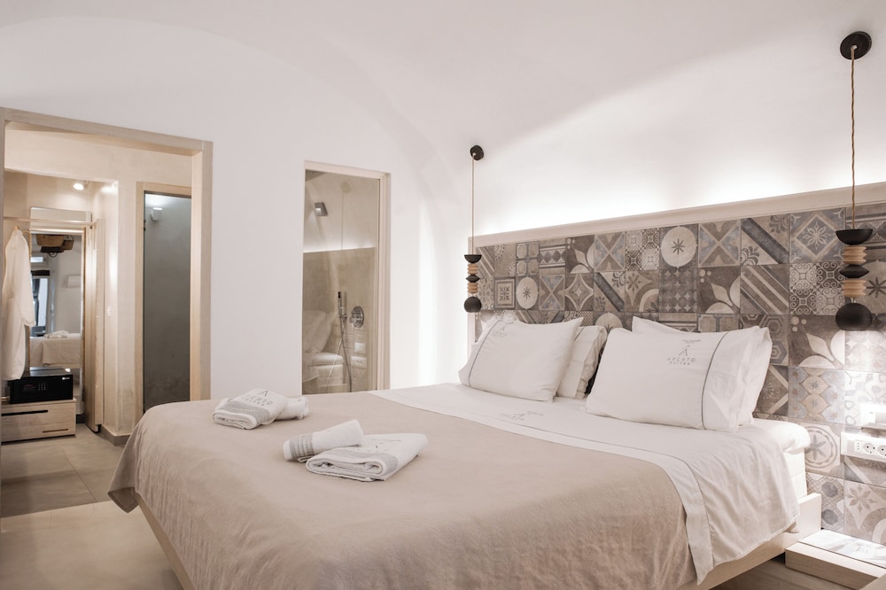 Junior Suite, King Bed, Shared Balcony, Sofa, Shared Bathroom