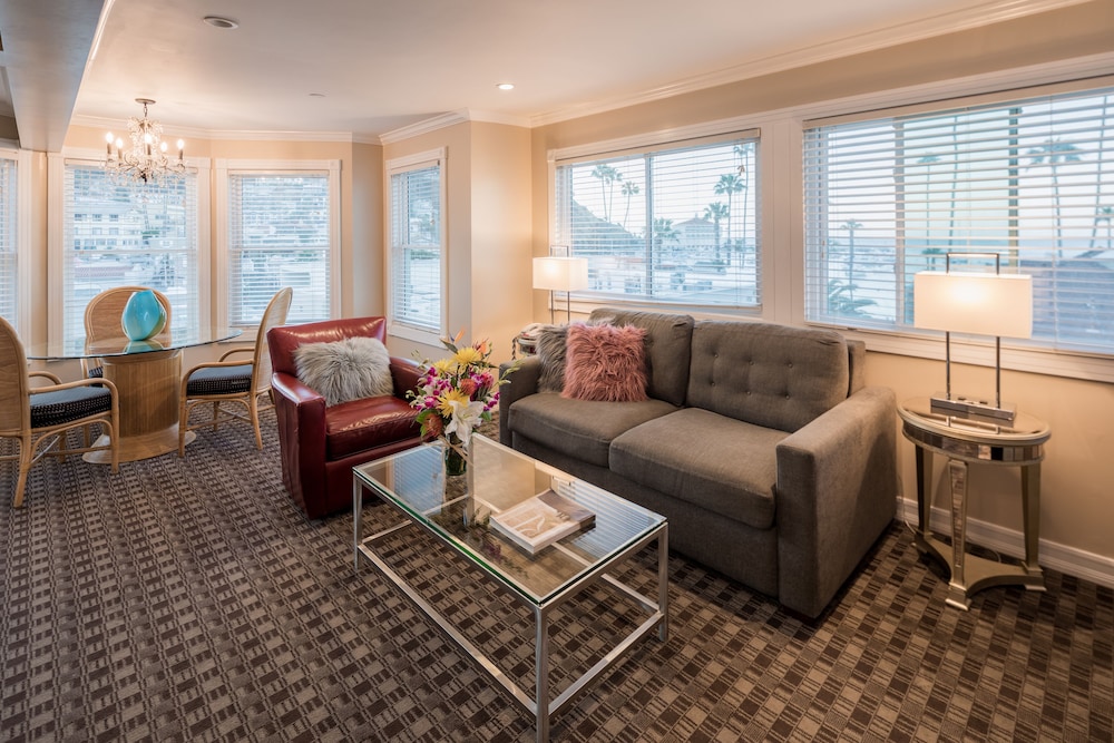 Glenmore Plaza Hotel 43/59