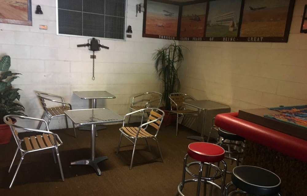 INLAND OASIS MOTEL 55/68