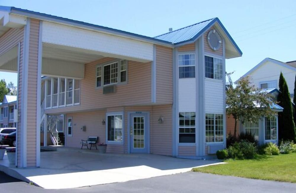 Great Lakes Inn 2/62