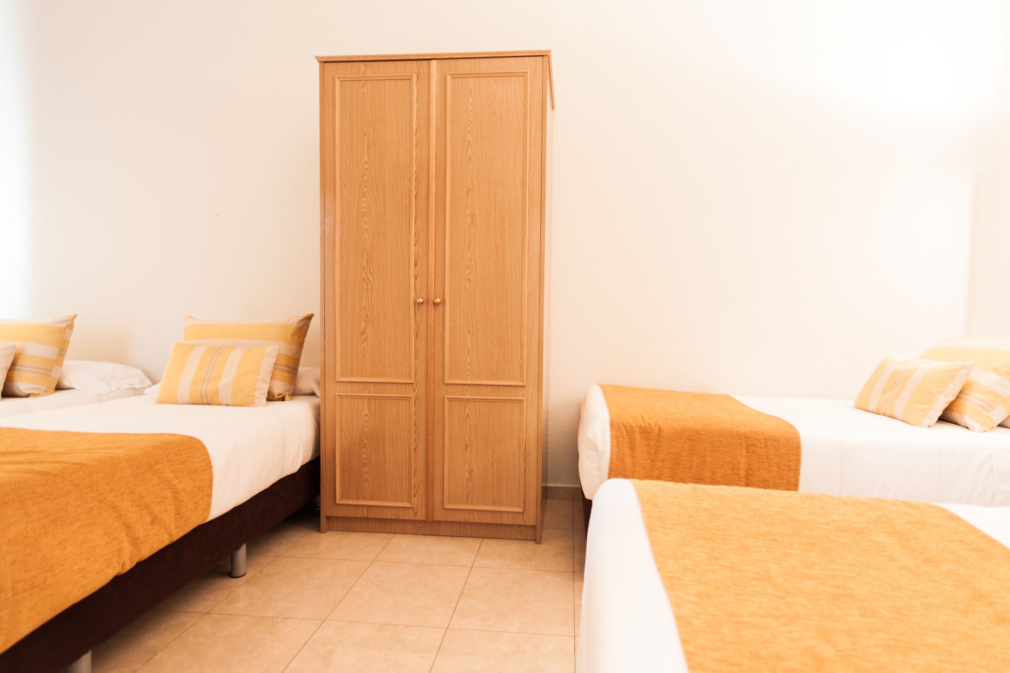 ROOM, QUADRUPLE