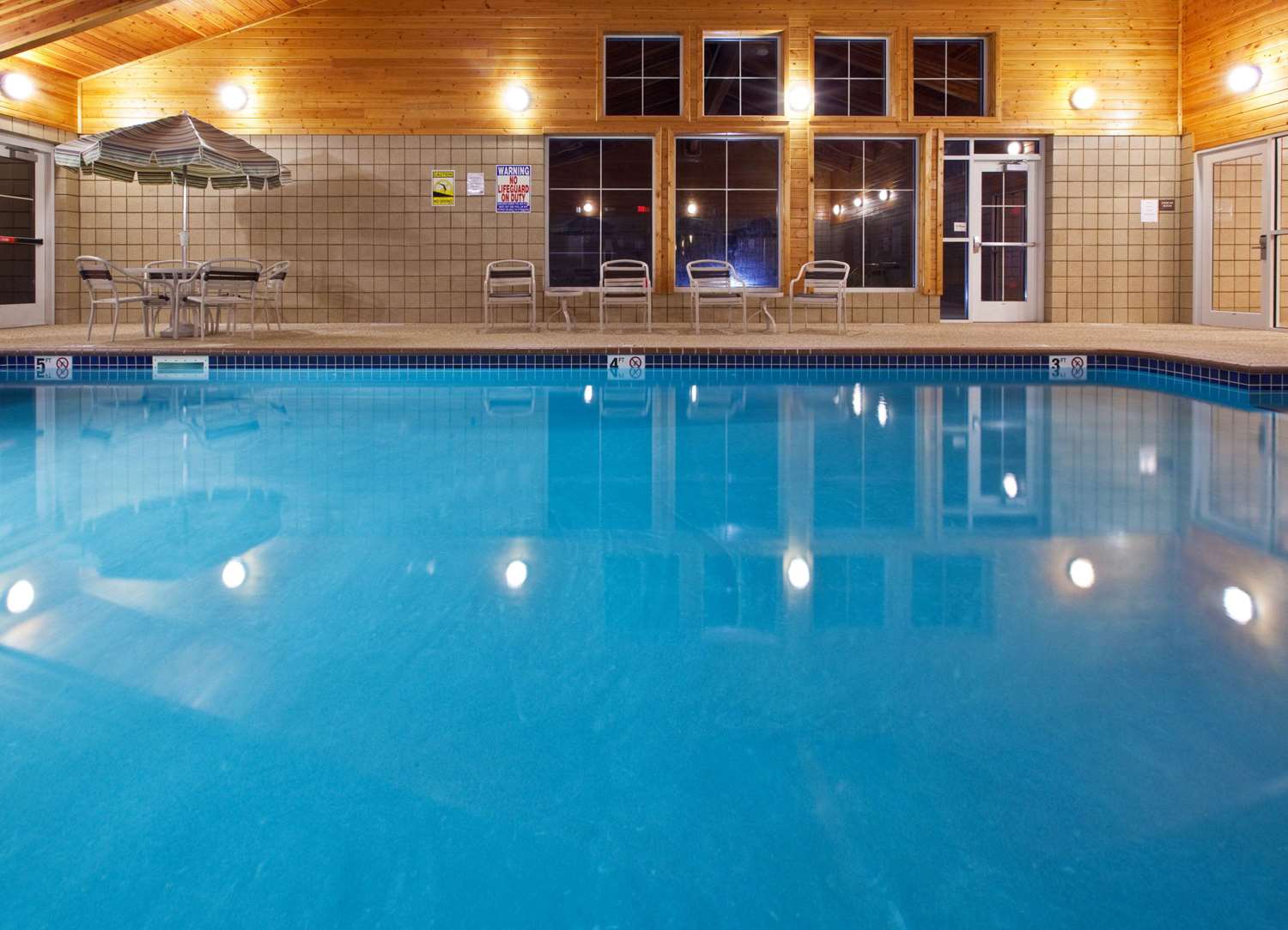 AmericInn by Wyndham Anamosa 2/13