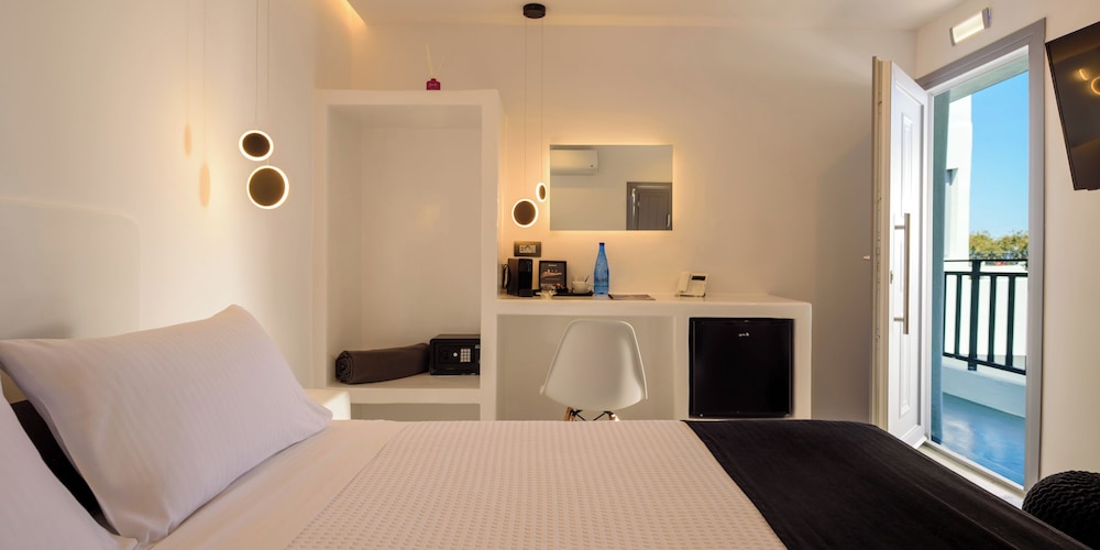 Superior, Queen Bed, Sea View, Shared Balcony، Tataki Hotel 10/10