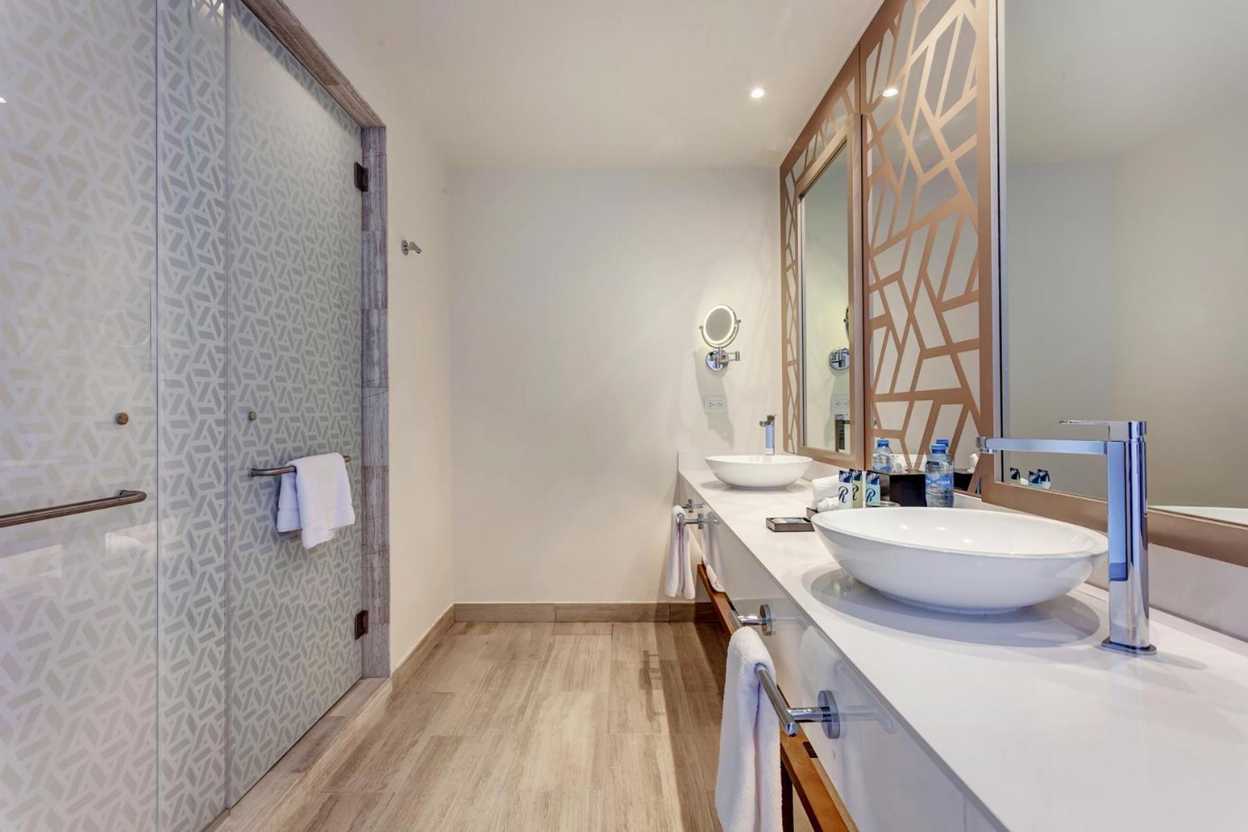 Luxury, Suite, King Bed, Ocean Front، Royalton CHIC Cancun, An Autograph Collection (ex Royalton Cancun) 6/7