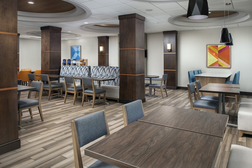 Holiday Inn Express Hoteland Suites Knoxville-Clinton 50/65