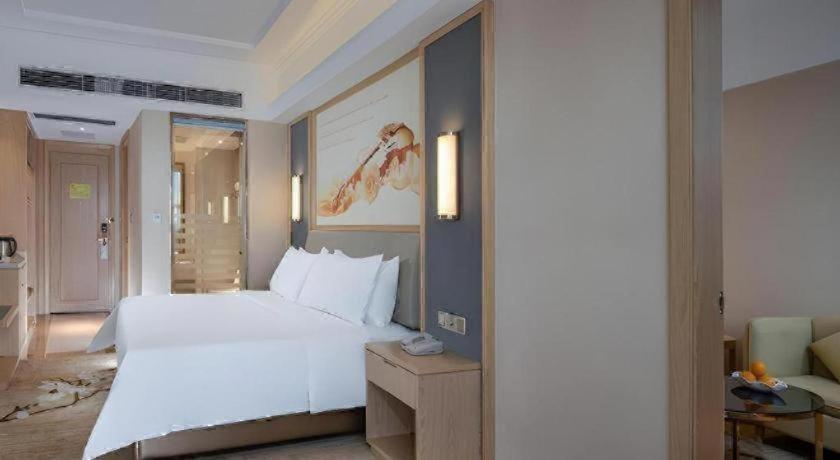 Vienna Hotel (Guangdong Dongguan East Railway Station) 42/62